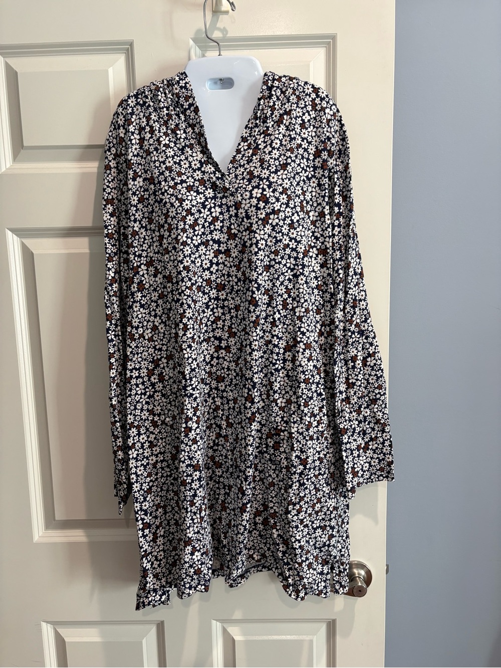 Lands' End Black and White Floral Long-Sleeve V-Neck Dress